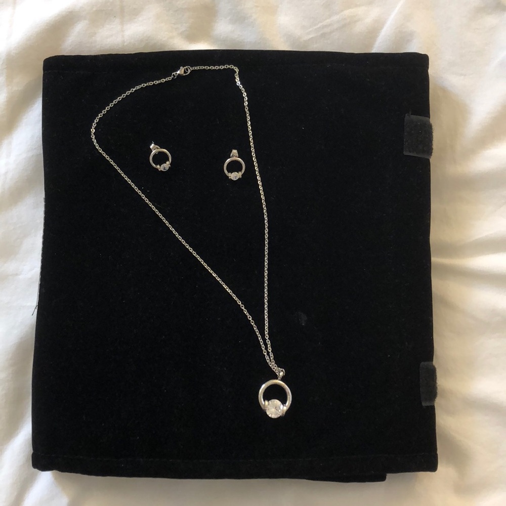 Necklace and earrings. NEW